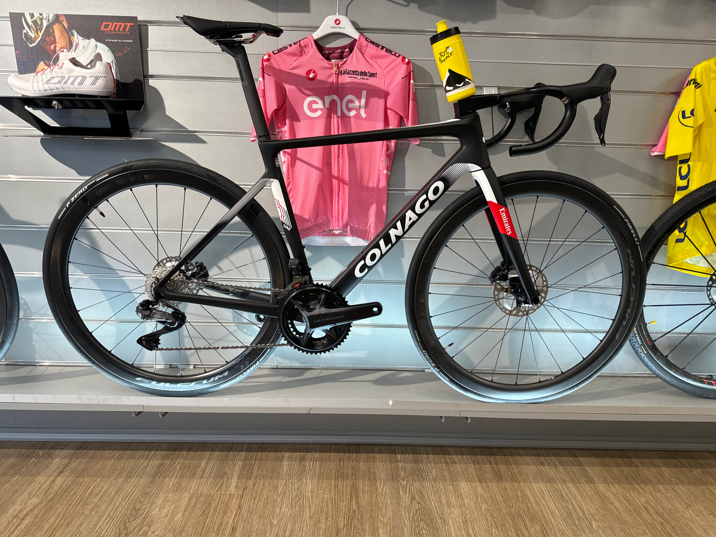 Colnago V4RS sdm4 阿聯酋隊顏色