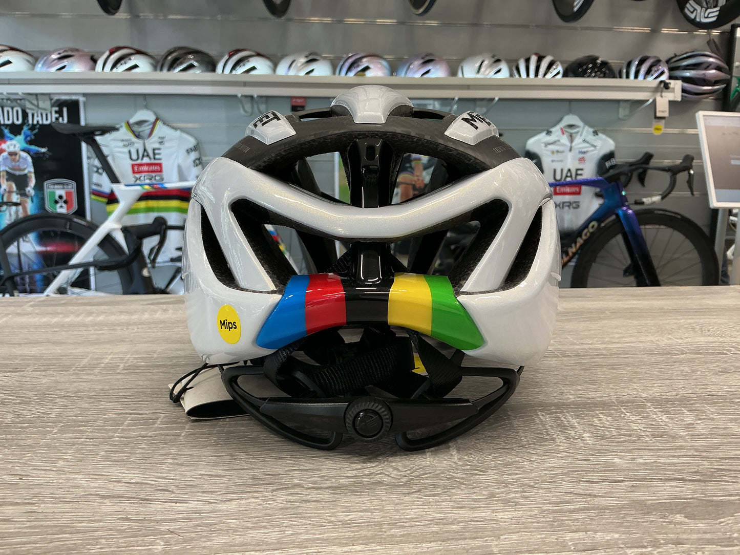 CASCO MET TRENTA 3K CARBON RAINBOW EDITION