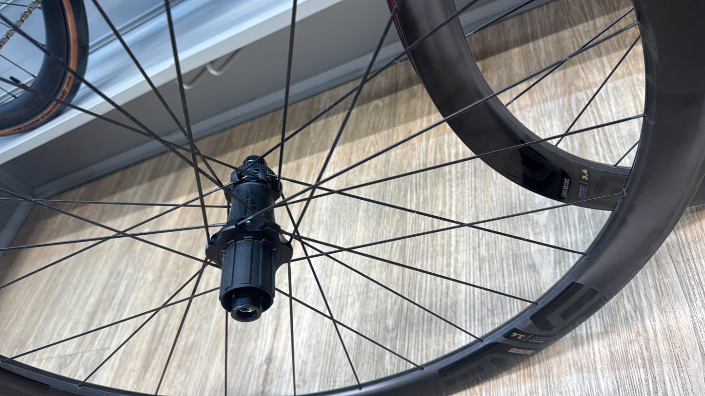 RUOTE ENVE SES 3.4 NUOVE
CORPETTO SHIMANO 12