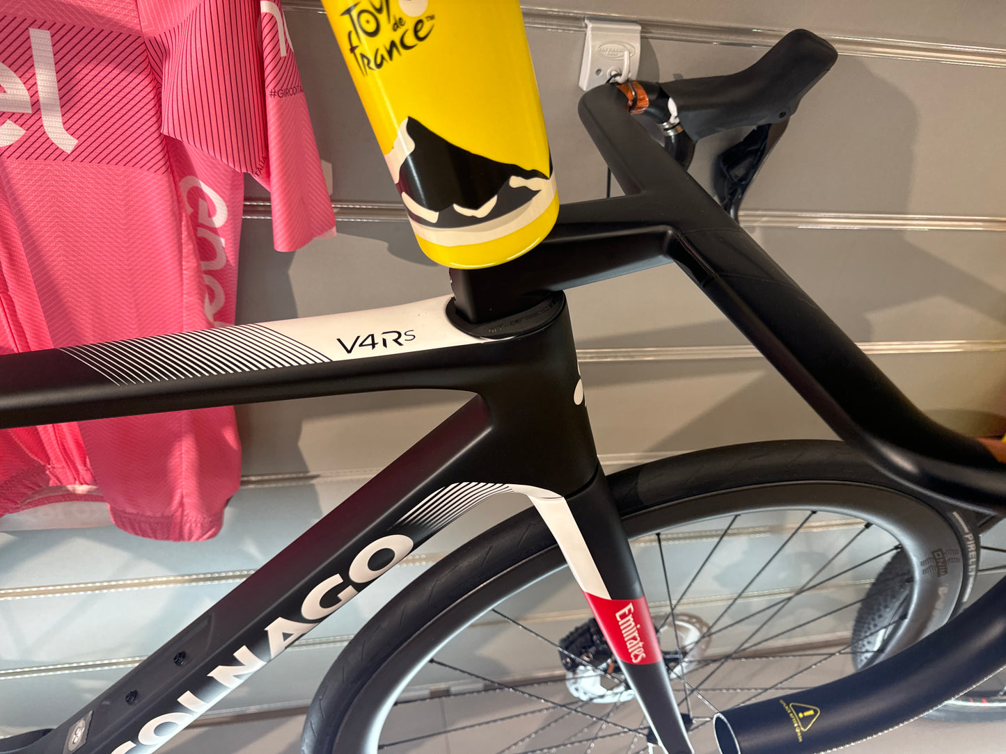 Colnago V4RS sdm4 阿聯酋隊顏色
