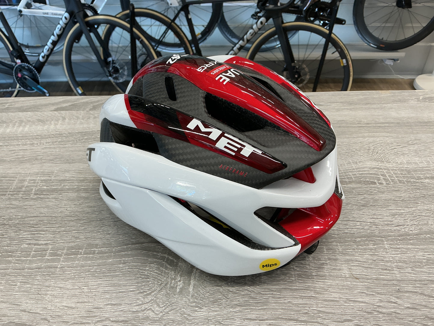 CASCO MET TRENTA 3K CARBON UAE
