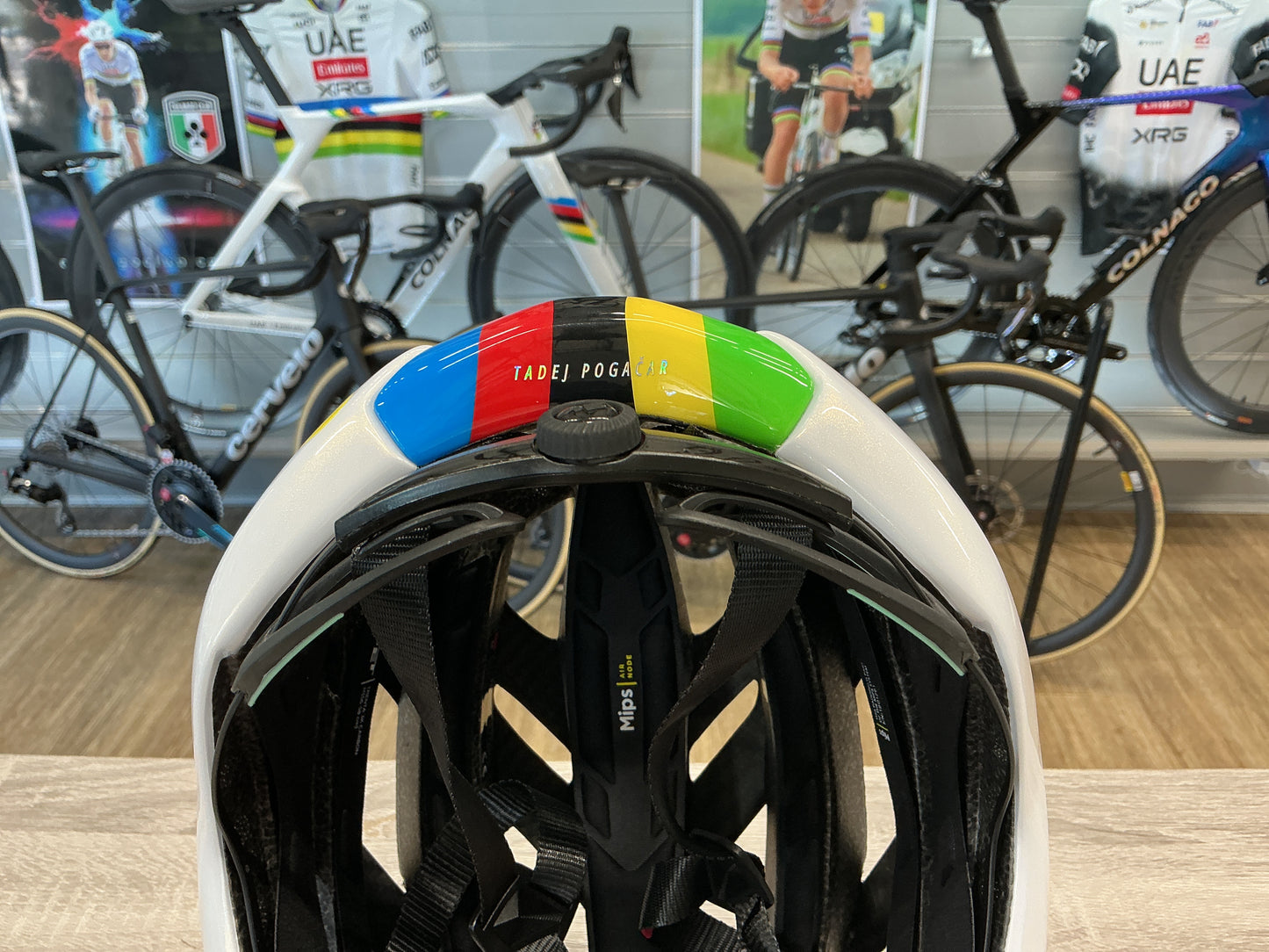 CASCO MET TRENTA 3K CARBON RAINBOW EDITION