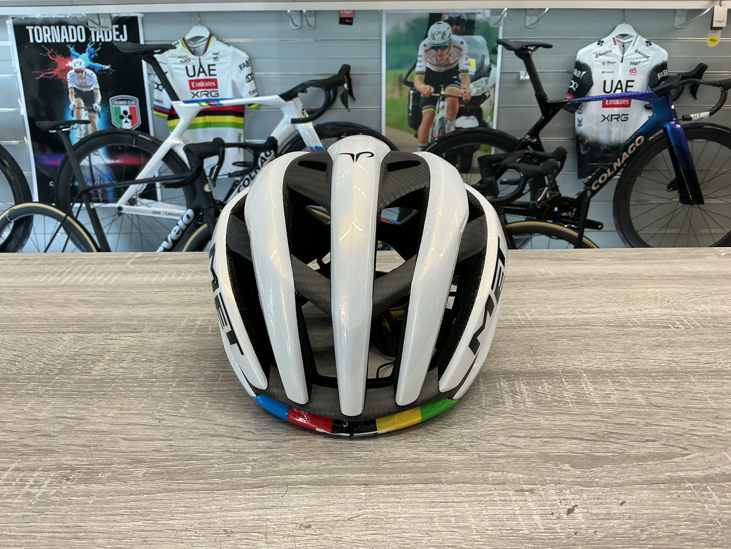 CASCO MET TRENTA 3K CARBON RAINBOW EDITION
